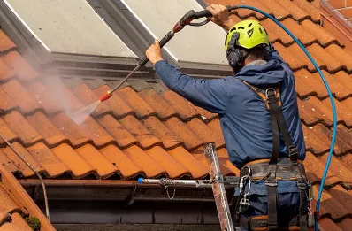 Démoussage et hydrofuge de toiture à Quintillan
